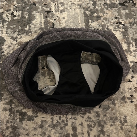 Lululemon shorts size 4 - Picture 7 of 7